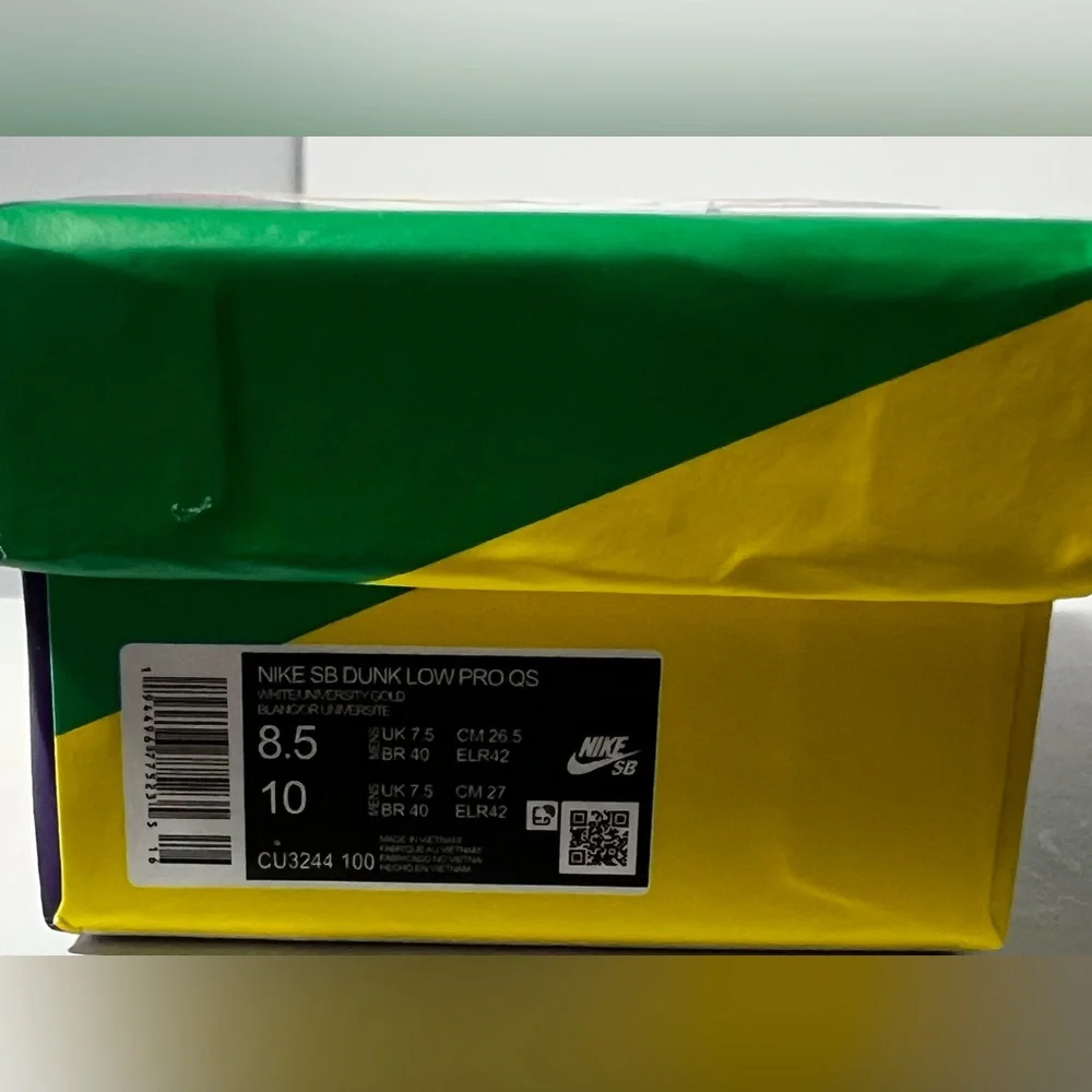 3D Mini Sneaker Keychains pair Orange Green‎ with mini box novelty trinkets